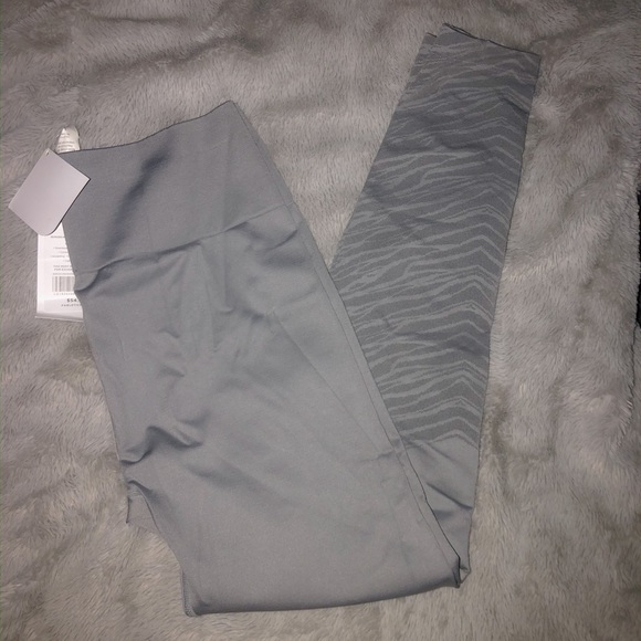 Fabletics Yoga Pants Size L - Picture 1 of 3